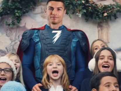 Cristiano Ronaldo anuncia la llegada de la Navidad vestido de Mazinger Z