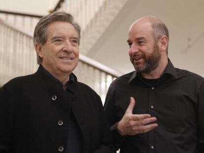 El periodista Iñaki Gabilondo, junto al director de la Filmoteca Vasca, Joxean Fernández.