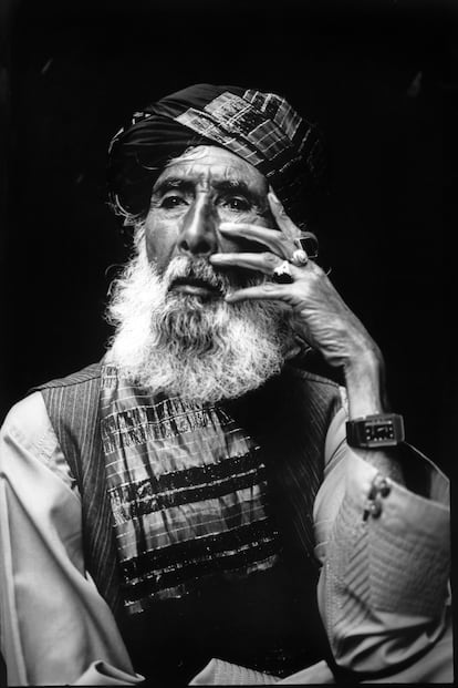 El actor Nabi Attai, de 74 años, retratado en Kabul el pasado 7 de junio. Attai ha aparecido en más de 76 películas, entre ellas ‘Osama’, ganadora de un Globo de oro, y en 12 series. Cuando los talibanes prohibieron las películas extranjeras, se quedó sin trabajo.