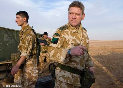 Kenneth Branagh, como el teniente coronel Tim Collins en Irak, en una producción de la BBC.