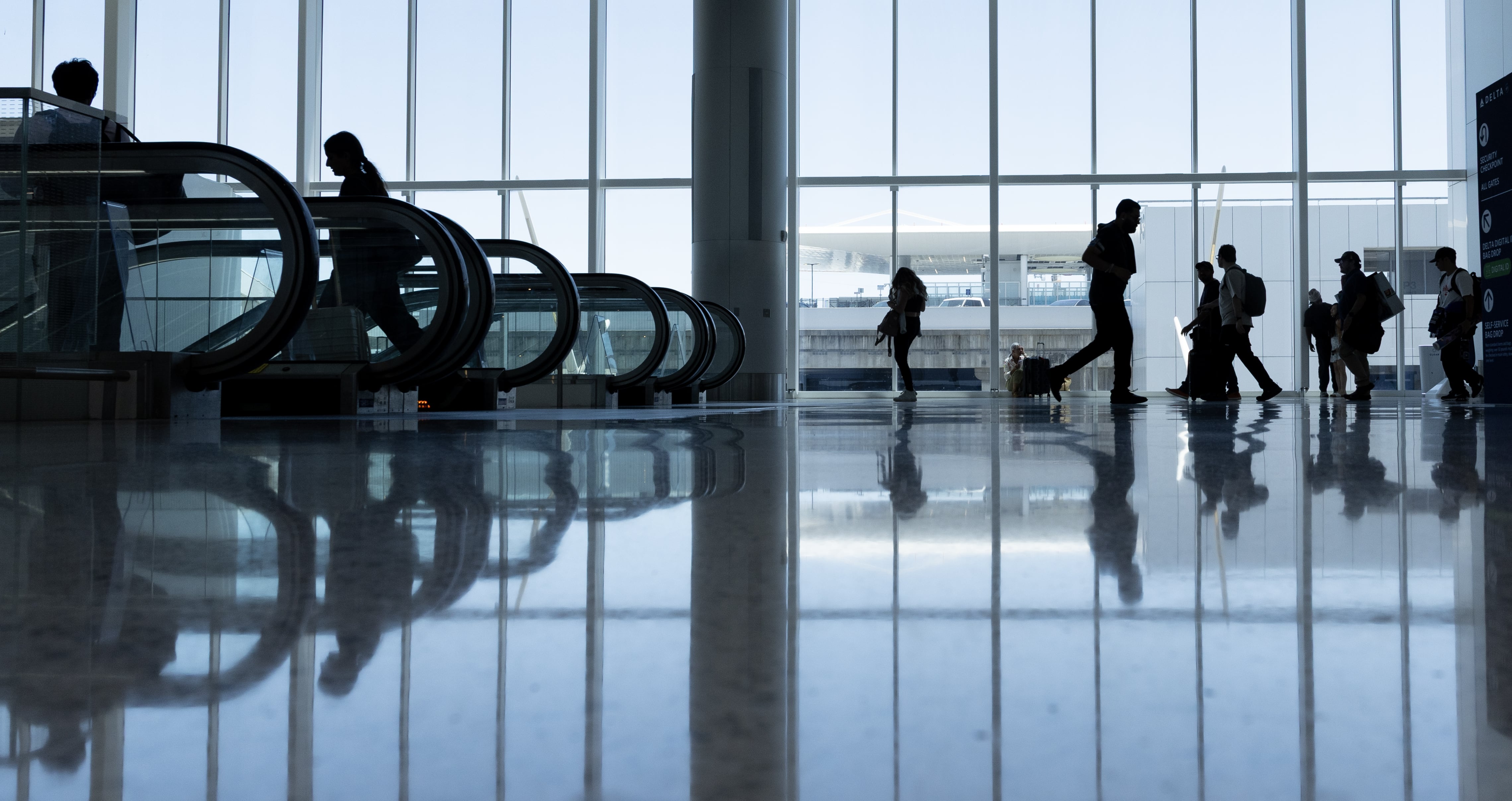 Interior del aeropuerto de Los Ángeles.