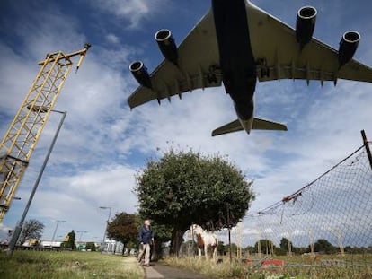 Un avi&oacute;n en las inediaciones de Heathrow.