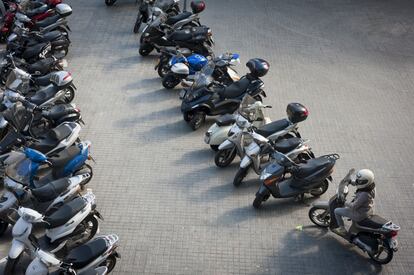 Motos aparcades a Barcelona.