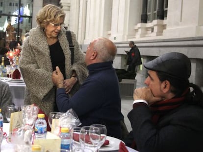 A prefeita de Madri, Manuela Carmena, durante o jantar.