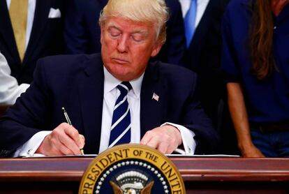 Trump firma una iniciativa sobre aprendizaje y empleo este jueves en Washington.