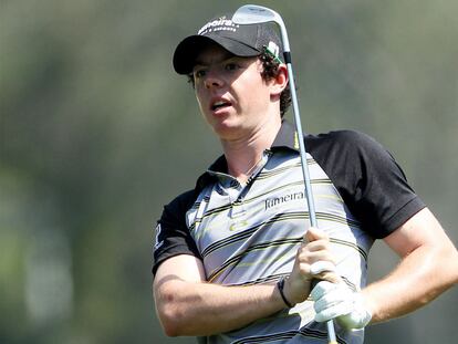 McIlroy, tras el segundo golpe en el primer hoyo de ayer, que acabó en <i>bogey.</i>
