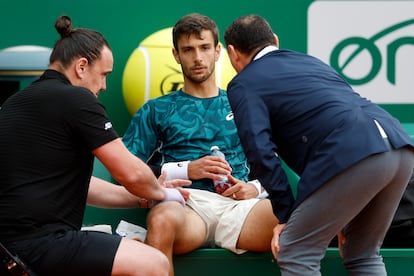Lorenzo Musetti, durante uno de los descansos.