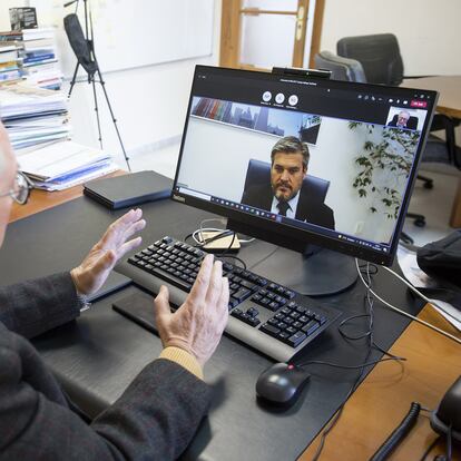 Malaga (España) 21/02/2022 Felipe Romera, director de Andalucia TechPark (la marca comercial del PTA), conversa por video llamada con el director del PCT Cartuja, Luis Perez Diaz.
Foto: Garcia-Santos