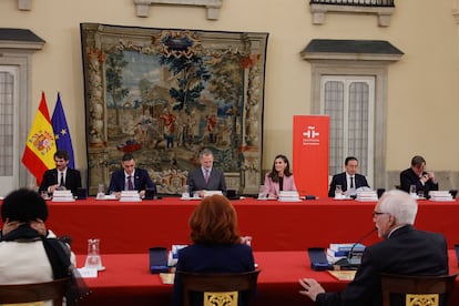 Vista general de la reunión anual del Patronato del Instituto Cervantes presidida por los reyes Felipe VI y Letizia, celebrada este miércoles en el Palacio Real de El Pardo.