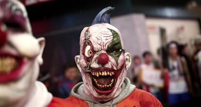 Disfraz de payaso en la celebración de Halloween de Tokio