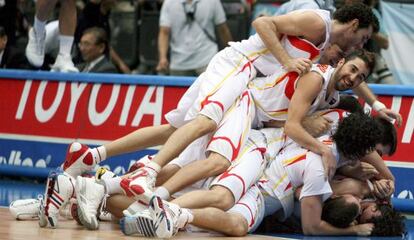 Los jugadores españoles celebran el pase a la final del Mundial 2006.