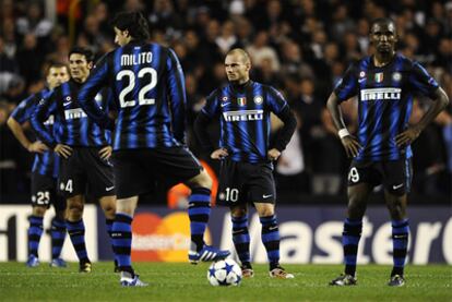 Los jugadores del Inter, tras encajar un gol ante el Tottenham el pasado día 2