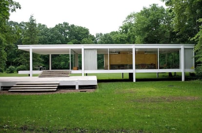 La Casa Farnsworth (Illinois) de Mies van der Rohe, construida entre 1946 y 1951, tan necesaria para estudiantes de arquitectura como inhabitable fue para su dueña.