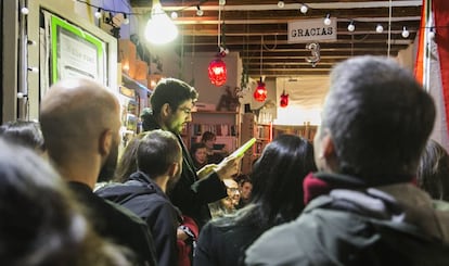 Lectura de poesía ayer en la librería On the Road de Barcelona.