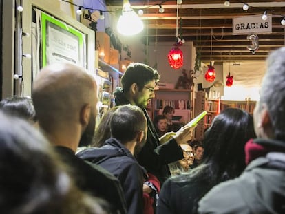 Lectura de poesía ayer en la librería On the Road de Barcelona.