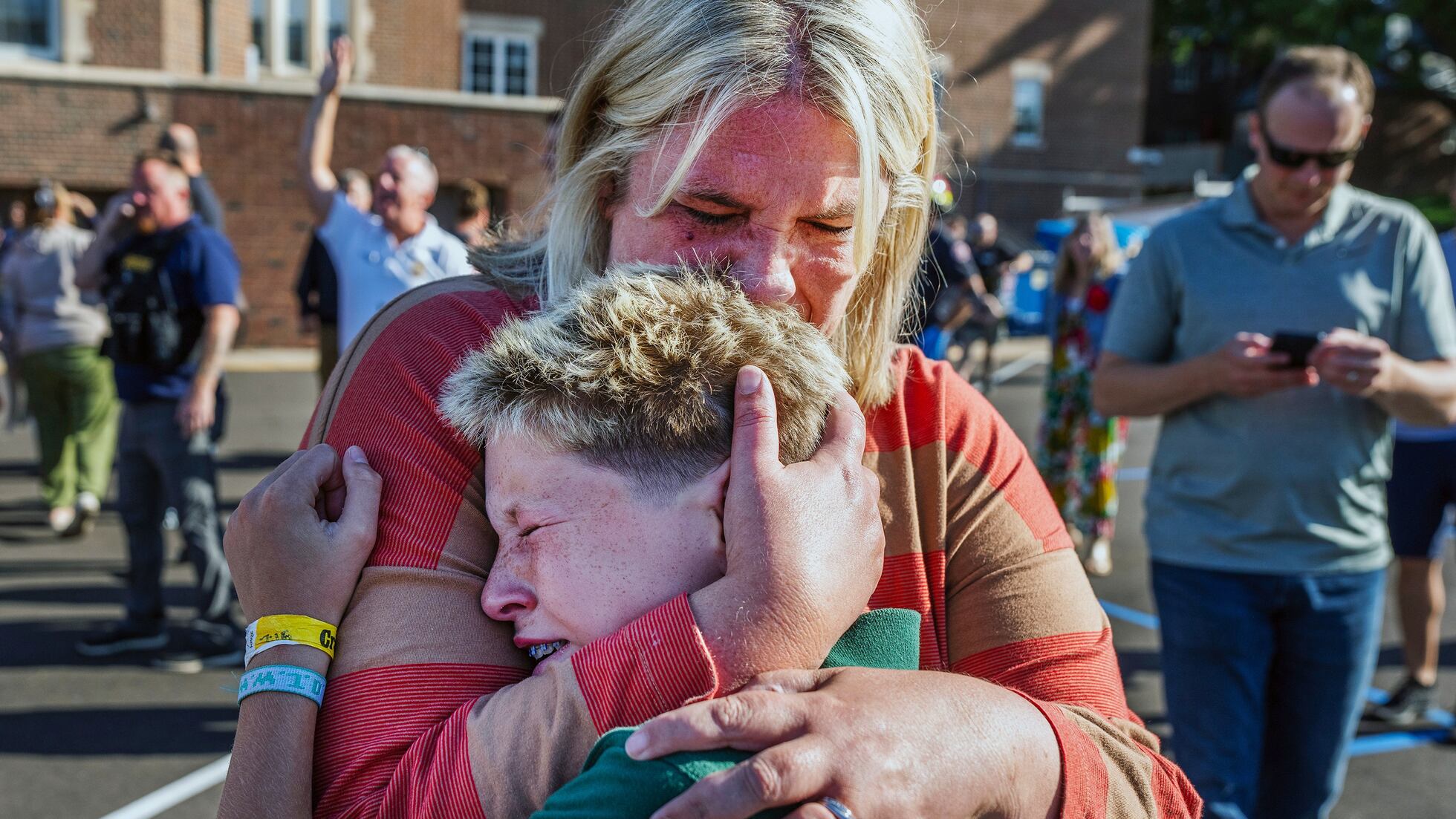 Al menos dos niños mueren en un tiroteo en la iglesia de una escuela católica en Minneapolis | Internacional | EL PAÍS