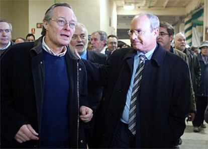 Josep Piqué y José Montilla, durante la conversación que mantuvieron ayer en Manresa.