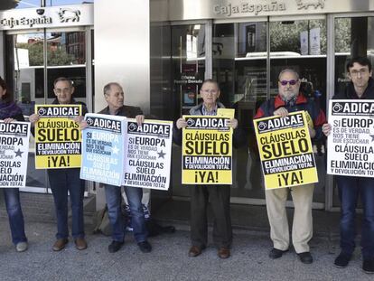 Protesta contra las cl&aacute;usulas suelo en Castilla y Le&oacute;n.