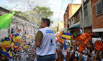 Henri Falcón en un mitin en la ciudad de Turmero el 9 de mayo.