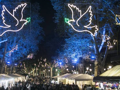 Dos palomas de la paz recuerdan a las v&iacute;ctimas del atentado de Barcelona