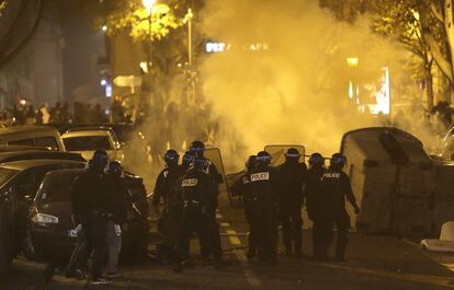 La policía se despliega por las calles de Marsella para atajar la acción de los manifestantes.