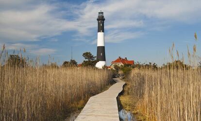 Faro de Fire Island, en el parque estatal Robert Moses, Long Island (Nueva York).  