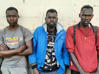 Los sudaneses Assam Y., de 26 años; Yussuf H. de 27 años, y Alí S., de 25, el pasado día 19 en Casablanca (Marruecos).