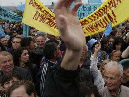 Tártaros da Crimeia se manifestam em Simferopol.