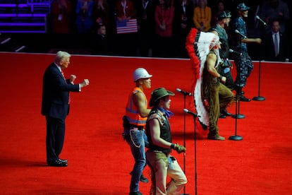 Village People durante el mitin de Donald Trump en el Capital One Arena.