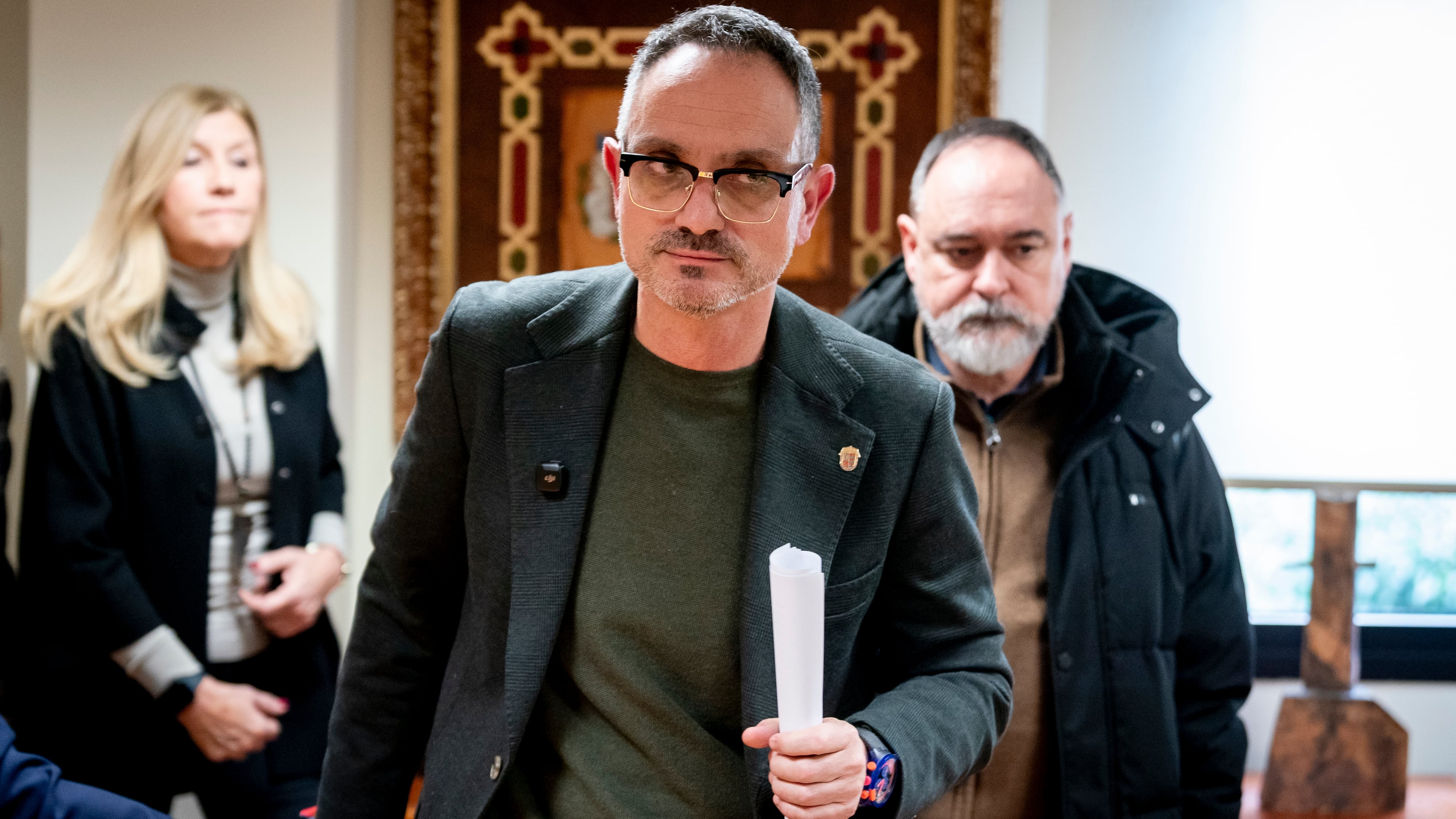 El alcalde de Móstoles se presenta como víctima tras las acusaciones de acoso sexual y laboral y amenaza con medidas legales 