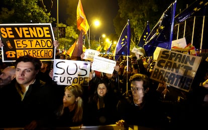 Concentración frente a la sede de la Comisión Europea en España, en el paseo de la Castellana de Madrid.