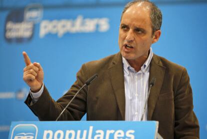 Francisco Camps, ayer, durante su alocucin en la proclamacin de candidatos municipales del PP en Alzira.