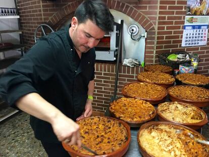 ROMPIENDO LAS COSTRAS DESPUÉS DE DOS HORAS DE HORNO / CAPEL