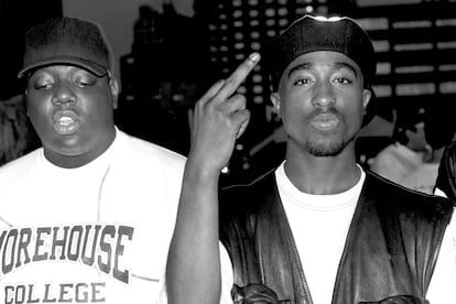 Tupac Shakur y The Notorius B.I.G. (25 Y 24)

Los dos grandes raperos del siglo XX, los más influyentes de la historia que llevaron la rivalidad entre Costa Este y Oeste hasta extremos incluso violentos, compartieron también un fatídico destino. Ambos fueron tiroteados desde un coche por agresores que todavía hoy no han sido identificados. El asesinato de Biggie ha sido considerado históricamente como una respuesta vengativa tras el de Tupac, ocurrido seis meses antes.