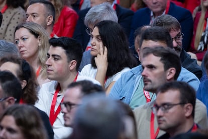 La socialista Pilar Sánchez Acera (centro), este sábado en el Congreso del PSOE de Sevilla.