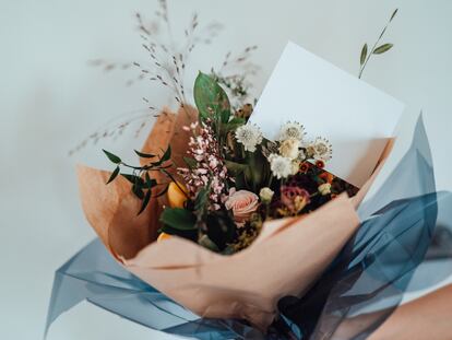 Elegimos por ti diez ramos de flores para sorprender en una fecha tan especial como San Valentín.