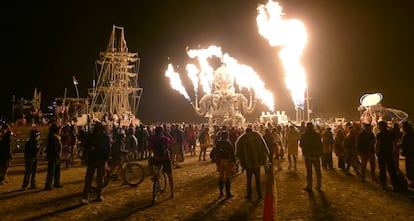 O Polvo Mecânico, uma das esculturas móveis mais populares do Burning Man.