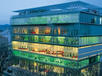 La Mediateca, obra del arquitecto Toyo Ito en Sendai (Japón).