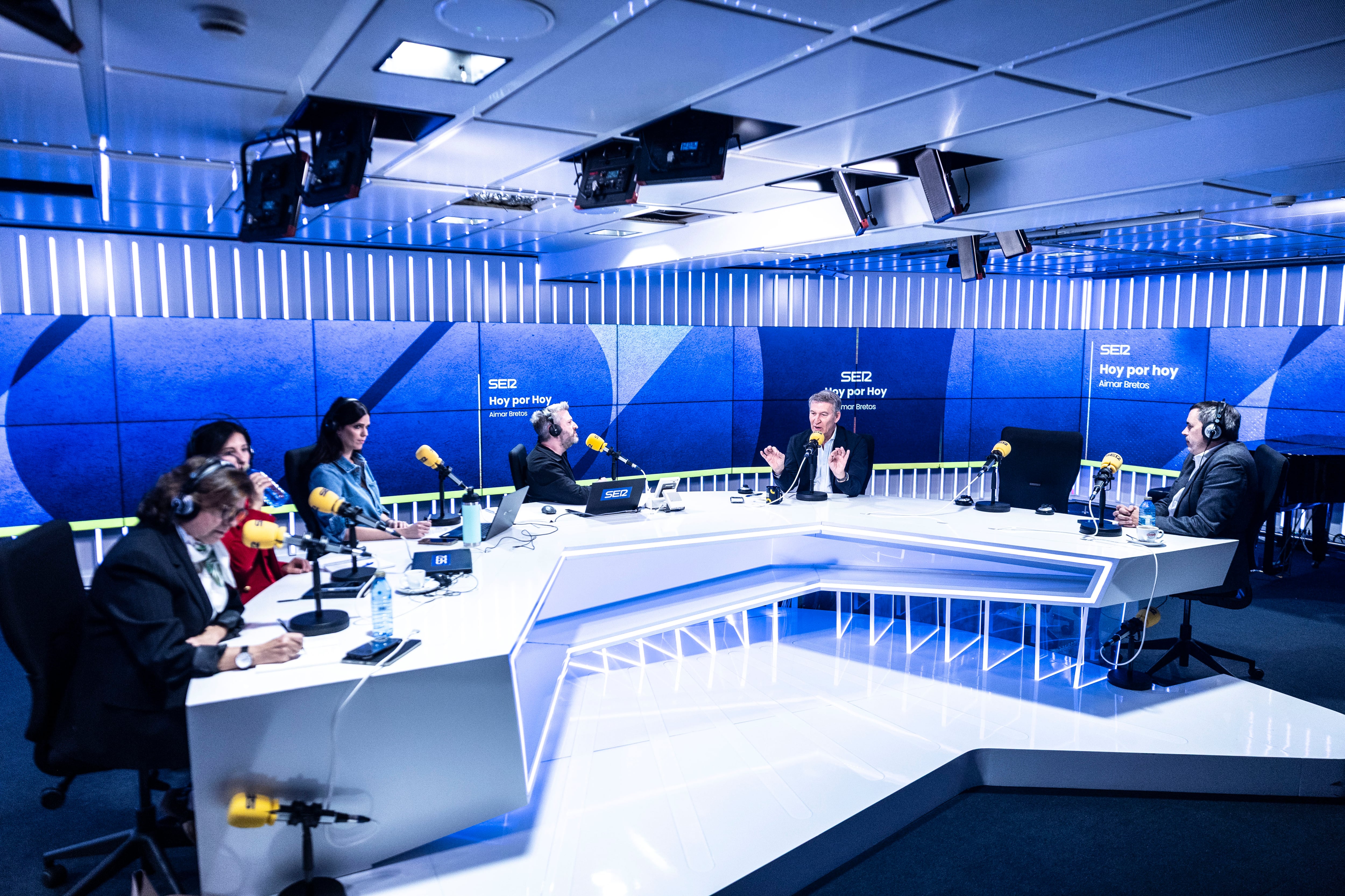 Alberto Nuñez Feijóo durante la entrevista con Aimar Bretos en la Cadena Ser, este viernes.
