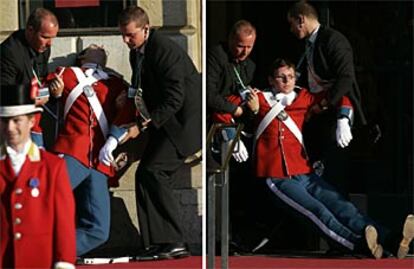 Uno de los guardias que, vestidos con su uniforme de gala, velaban por la seguridad de los invitados a las puertas del Teatro Real se ha desmayado poco antes de la llegada del príncipe de Dinamarca y su prometida, Mary Donaldson.