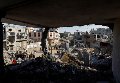 Edificios destruidos en Rafah, en el sur de la franja de Gaza, este lunes.