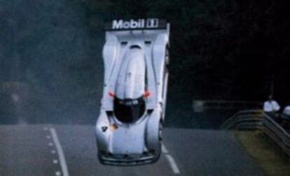 En 1999 el coche de Mark Webber salió por los aires en Le Mans.