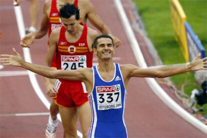 Mehdi Baala, oro en Gotemburgo, celebra el triunfo delante de Juan Carlos Higuero, bronce.