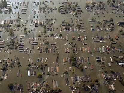 Vista aérea de las inundaciones en la parte oriental de la ciudad de Nueva Orleans tras el paso del huracán Katrina.