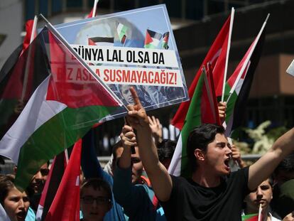 Protesta frente al consulado de Israel en Estambul. 
