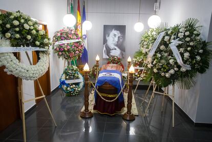 La capilla ardiente de Jesús Quintero, en el centro sociocultural que lleva su nombre en San Juan del Puerto (Huelva), el día 4.
