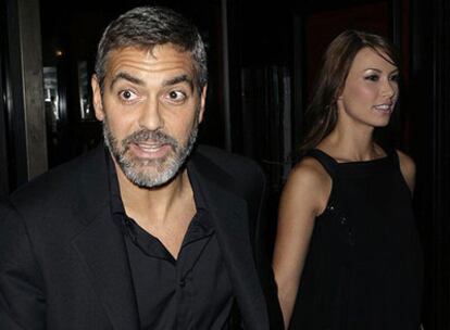 George Clooney y su novia Sarah Larson