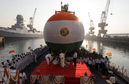 Ceremonia de lanzamiento del tercer submarino de clase Scorpène Karanj, construido por Mazagon Dock Shipbuilders Limited (MDL) bajo el programa Project 75, en Bombay (India).