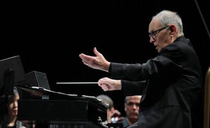 El compositor y director de orquesta italiano Ennio Morricone, en el WiZink Center de Madrid, en mayo pasado.