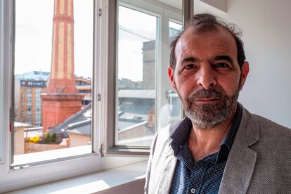 El abogado sirio de derechos humanos, Anwar al Bunni en su oficina en Berlín a principios de mes.